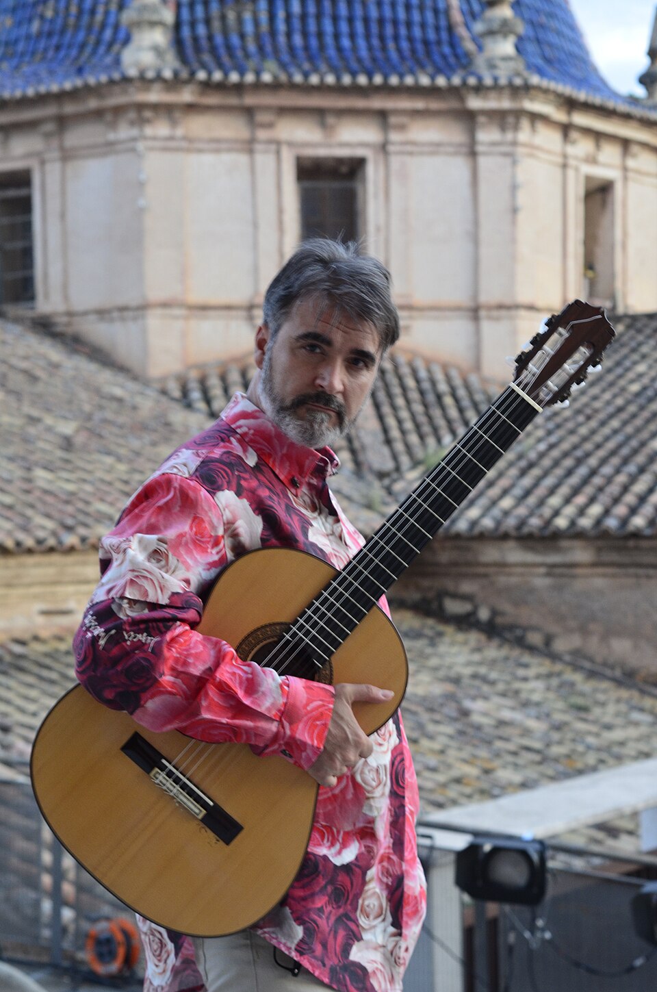Rafael Serrallet holding a classical guitar in Llíria
