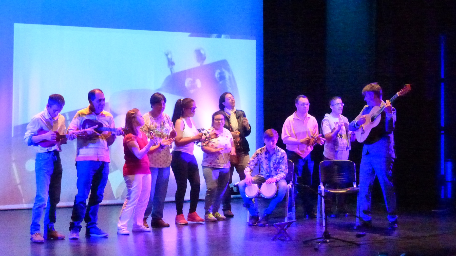 Rafael Serrallet leading a musical cooperation project on stage