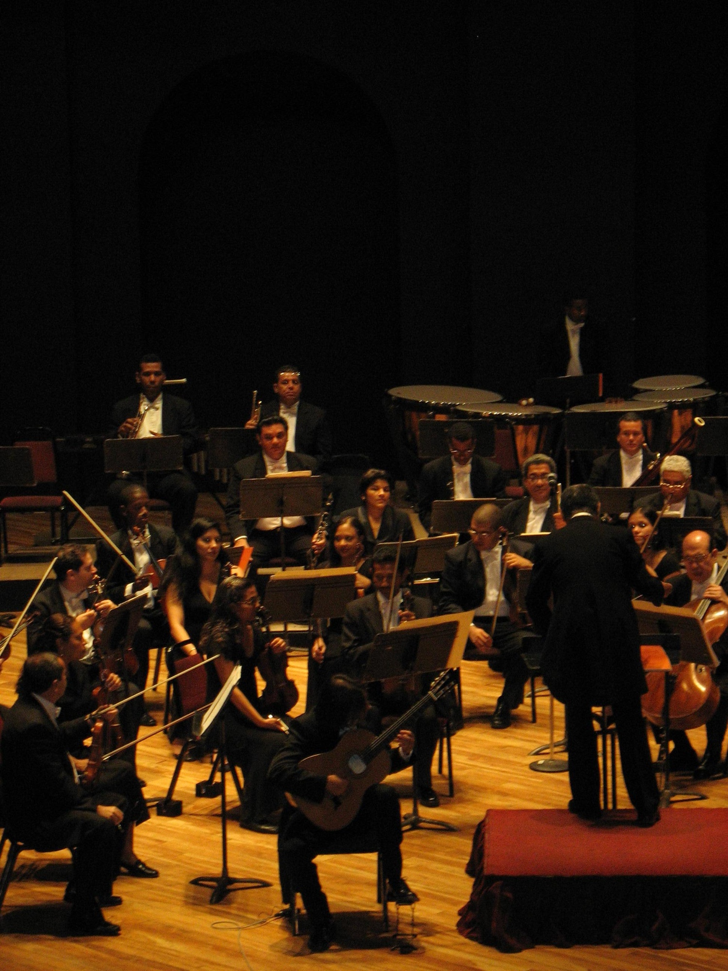 Rafael Serrallet performing with orchestra