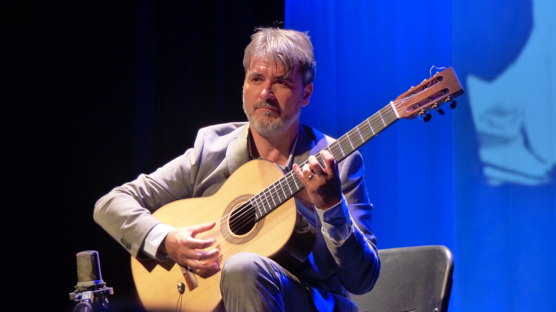 Rafael Serrallet performing a classical guitar recital on stage